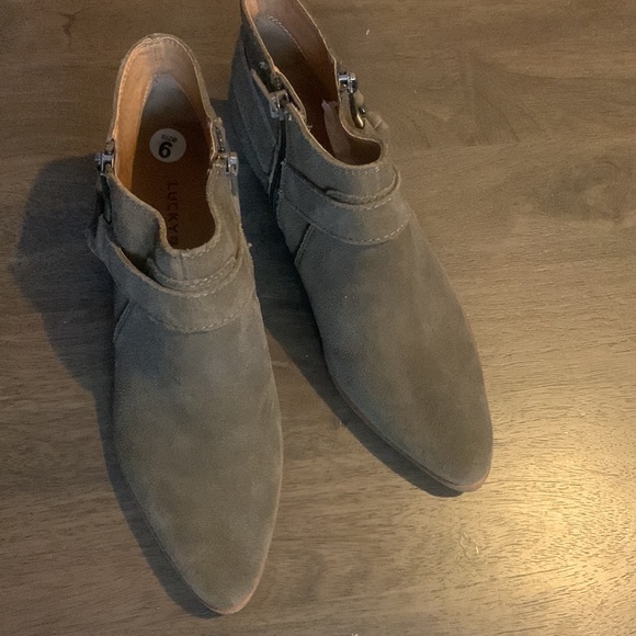 Lucky Brand Enitha Ankle Boot color  Antique Green new without box size 6 - Picture 11 of 12